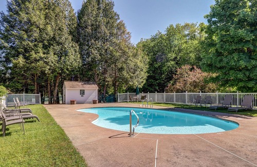 Stowe Area Condo | Ski-In/Out 2-Story Condo w/Shared Heated Outdoor Pool, Fast WiFi, Fireplace, A/C