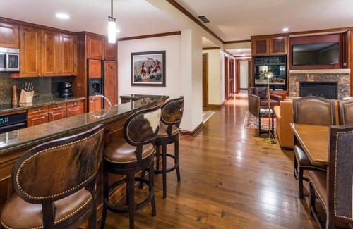 Aspen Villa | Ski-In/Out 3 Bedroom Villa in Aspen!