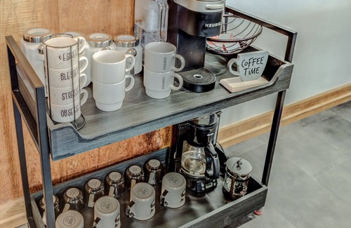 Sugar Mountain Condo | Ski in/out, AC, Gas Fireplace, Wifi, Coffee Bar, 1 Dog ok!