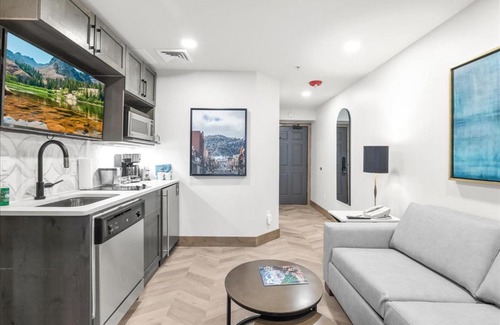 Park City House | Ski in/out at Westgate, Remodeled Studio, Resort amenities, Multiple Pools, Spa, & Restaurant 4503B