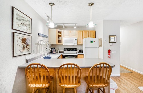 Alyeska Apartment | Ski-in/out condo near hiking & town with sauna & deck with amazing views
