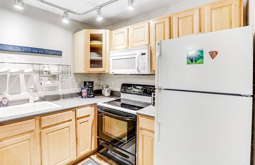 Alyeska Apartment | Ski-in/out condo near hiking & town with sauna & deck with amazing views