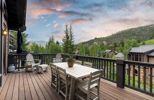 Edwards House | Ski in/out home in Arrowhead at Beaver Creek - private hot tub!