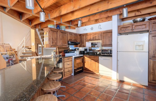 Big Sky House | Ski in/out home w/private hot tub, sauna, fireplace & great views - Low Dog Mountain Chalet