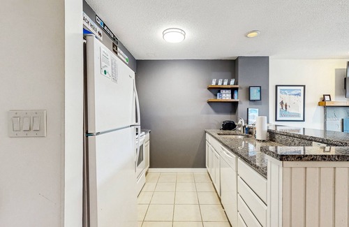 Ludlow Condo | Ski-in/out mountainside condo w/mountain views, private deck, fireplace, w/d