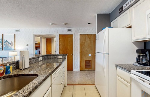 Ludlow Condo | Ski-in/out mountainside condo w/mountain views, private deck, fireplace, w/d