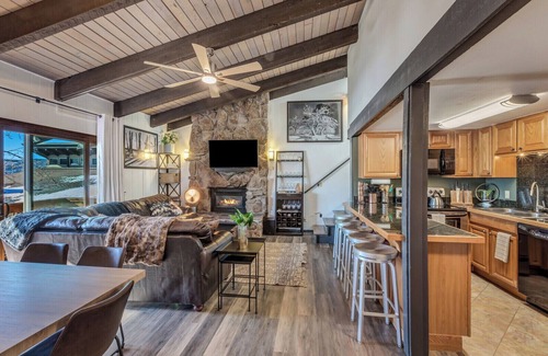 Steamboat Springs Condo | Ski-In/Out Remodeled Mountain View Penthouse 1025