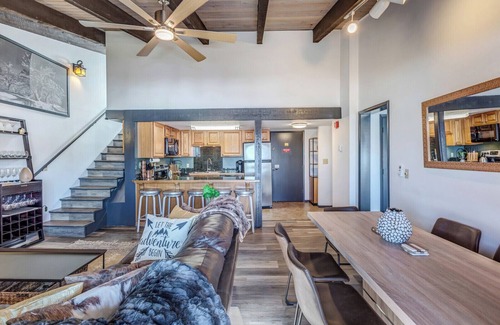 Steamboat Springs Condo | Ski-In/Out Remodeled Mountain View Penthouse 1025