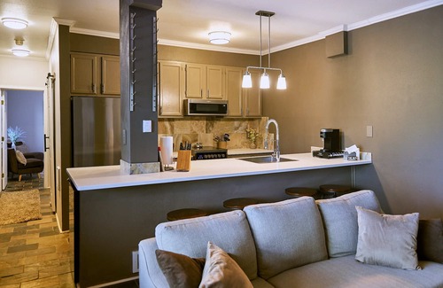 Angel Fire Condo | Ski in/out Stunning remodeled 1/1 ground floor