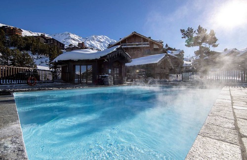 Bourg-Saint-Maurice Apartment | Ski-in/ski-out apartment with pool and spa