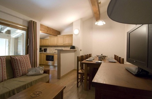 Pralognan-la-Vanoise Apartment | Ski-in/ski-out & foot of the slopes, balcony, tv, ski locker, 41-44m², Pralognan-la-Vanoise