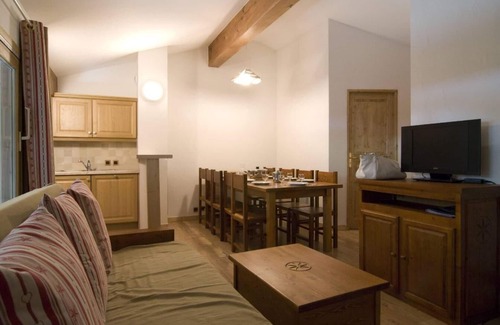 Pralognan-la-Vanoise Apartment | Ski-in/ski-out & foot of the slopes, balcony, tv, ski locker, 66m², Pralognan-la-Vanoise