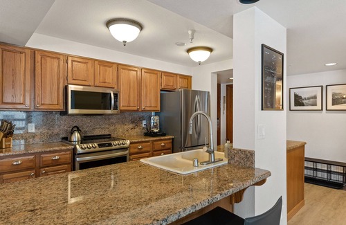 Steamboat Springs Condo | Ski-In/Ski-Out 1 BD Modern Luxury Slopeside Retreat