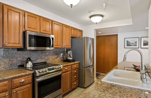 Steamboat Springs Condo | Ski-In/Ski-Out 1 BD Modern Luxury Slopeside Retreat