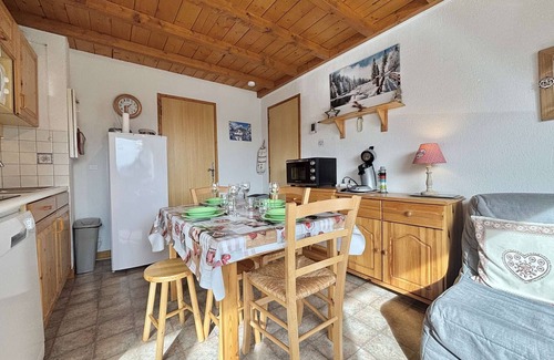 Crest-Voland Apartment | Ski-In/Ski-Out 2-Room Apartment with Terrace at Crest-Voland - Sleeps 4
