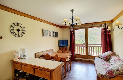 Les Bruyeres Apartment | Ski-In/Ski-Out 2-Room Apartment for 5, South-Facing with Mountain View at Les Menuires