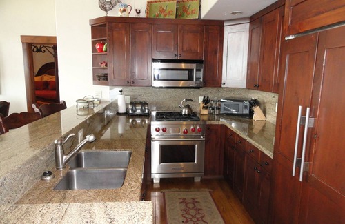 Empire Pass House | Ski in/Ski out, 20-mile Views, Holidays Avail! Huge Balcony, 4BD+Loft, Shuttle!