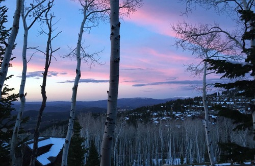 Empire Pass House | Ski in/Ski out, 20-mile Views, Holidays Avail! Huge Balcony, 4BD+Loft, Shuttle!