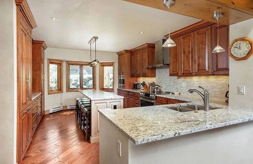 Snowmass Village Condo | Ski in/ski out 4BR residence in Snowmass Village - onsite pool & hot tubs!