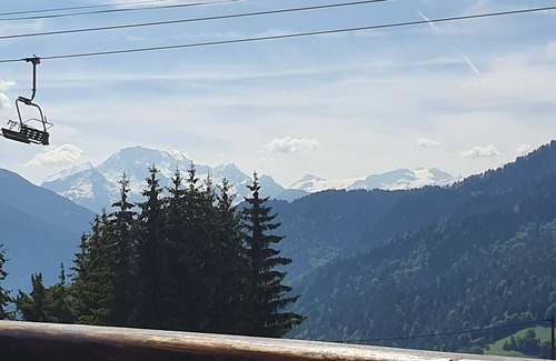 La Lechere Ski Chalet | Ski-in, ski-out along the slopes