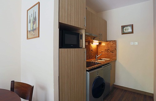 Peyragudes Apartment | Ski-in/Ski-out Apartment with Balcony, Free Spa Access, and Covered Parking