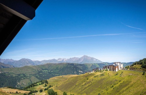 Peyragudes Apartment | Ski-in/Ski-out Apartment with Balcony, Free Spa Access, and Covered Parking