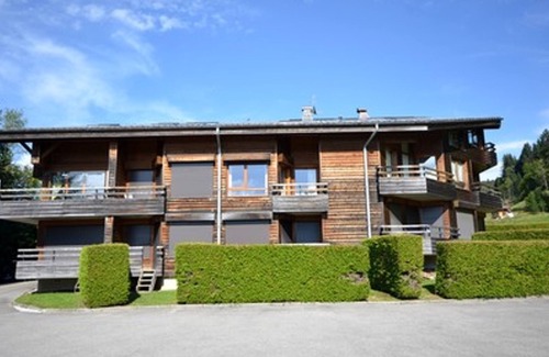 Les Gets Apartment | Ski-In/Ski-Out Apartment in Les Gets - 3 Stars, Balcony, Mountain Views, Free Shuttle