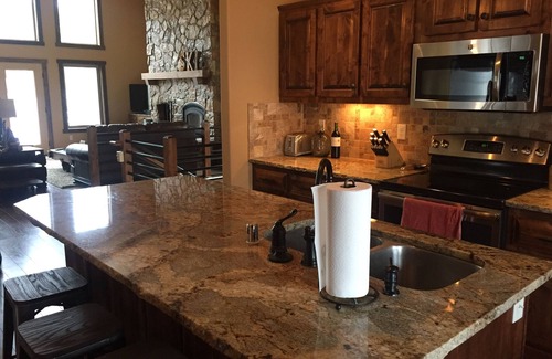 Angel Fire House | Ski-in, Ski-out Cabin, Beautiful Mountain Retreat on the Heading Home Ski Run