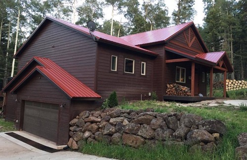 Angel Fire House | Ski-in, Ski-out Cabin, Beautiful Mountain Retreat on the Heading Home Ski Run