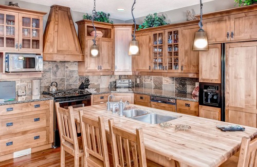 Snow Pine Estates House | Ski-in/ski-out chalet with WiFi, private hot tub, easy access to Village