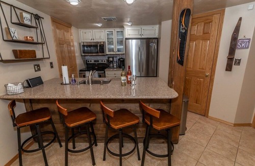 Seven Springs Condo | Ski In/Ski Out Condo in Sunridge with Private Hot Tub
