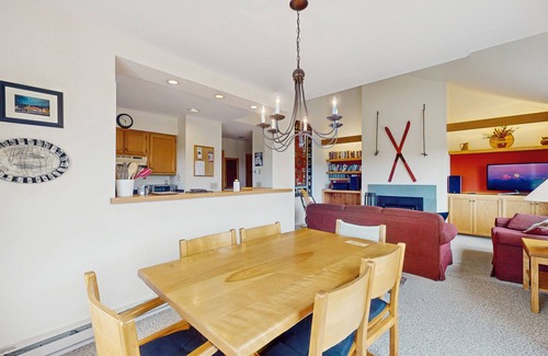 Warren Condo | Ski-in/ski-out condo w/balcony, mountain and valley views, pool, fireplace