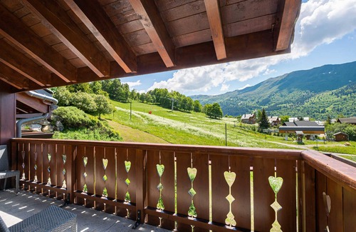 Meribel Village Apartment | Ski-In/Ski-Out Duplex with Pool, Spa Access & Parking in Méribel Village