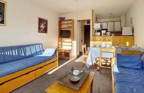 Les Menuires Apartment | Ski-in/ski-out & foot of the slopes, 1st floor, balcony, tv, ski locker, 42m², Les Menuires