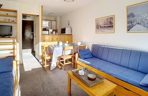 Les Menuires Apartment | Ski-in/ski-out & foot of the slopes, 1st floor, balcony, tv, ski locker, 42m², Les Menuires