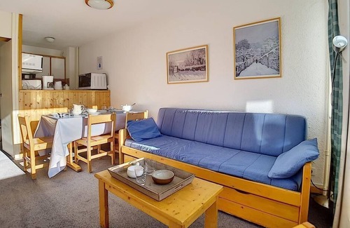 Les Menuires Apartment | Ski-in/ski-out & foot of the slopes, 1st floor, balcony, tv, ski locker, 42m², Les Menuires