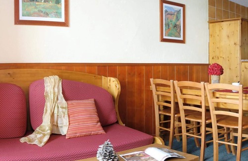 Val-Thorens Apartment | Ski-in/ski-out & foot of the slopes, fitness, balcony, tv, ski locker, 50m², Val Thorens