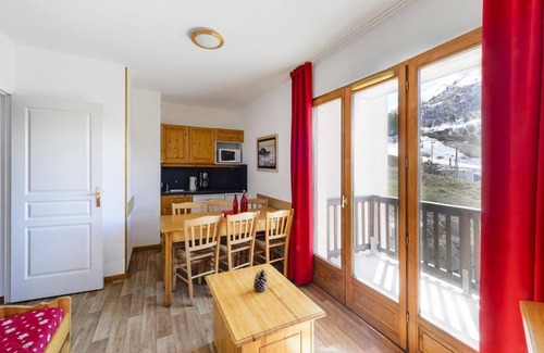 Valmeinier Apartment | Ski-in/ski-out & foot of the slopes, swimming pool, ski locker, 50m², Valmeinier