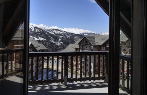 Valmeinier Apartment | Ski-in/ski-out & foot of the slopes, swimming pool, ski locker, 50m², Valmeinier