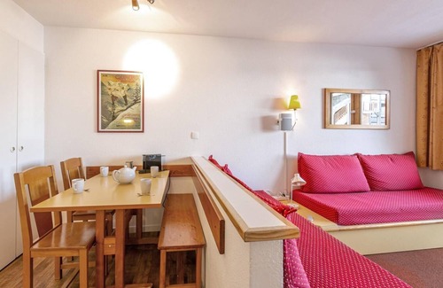 Bellentre Apartment | Ski-in/ski-out & foot of the slopes, 4th floor, view mountain, balcony, tv, 25m²