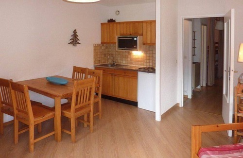 Les Orres Apartment | Ski-in/ski-out & foot of the slopes, 5th floor, balcony, tv, ski locker, 30m², Les Orres