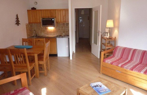 Les Orres Apartment | Ski-in/ski-out & foot of the slopes, 5th floor, balcony, tv, ski locker, 30m², Les Orres