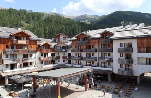 Les Orres Apartment | Ski-in/ski-out & foot of the slopes, 2nd floor, view ski slopes, fitness, swimming pool, sauna