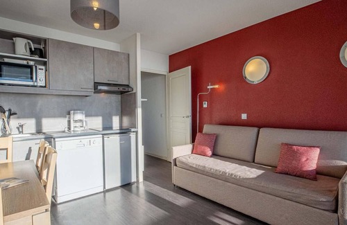 Flaine Apartment | Ski-in/ski-out & foot of the slopes, fitness, swimming pool, sauna, balcony, tv, ski locker, 28m²