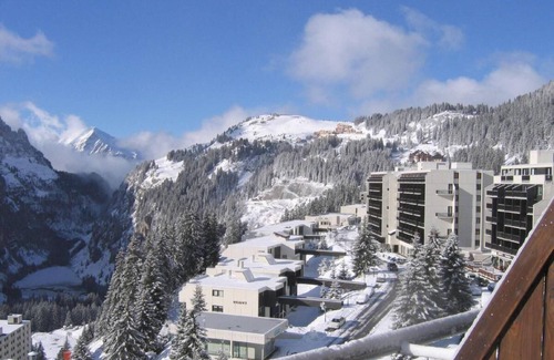 Flaine Apartment | Ski-in/ski-out & foot of the slopes, fitness, swimming pool, sauna, balcony, tv, ski locker, 28m²