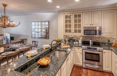 Highlands Townhomes House | Ski-in/Ski-out From Your Doorstep| Chalet Fortessa