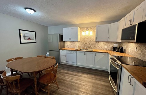 East Kootenay Condo | Ski-in-Ski-out-Hot-tub-Adventure-base