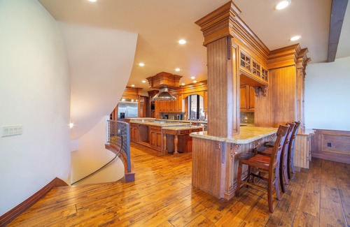 Mammoth Lakes House | Ski-In Ski-Out Luxurious Mountain Estate 298