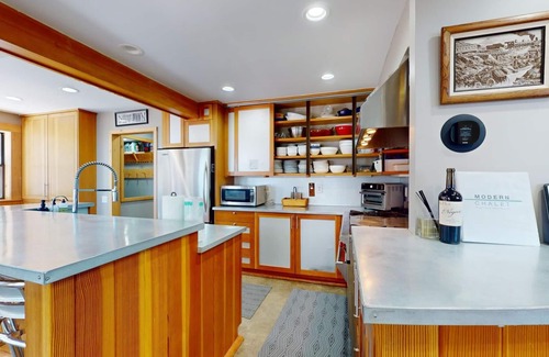 Angel Fire House | Ski-in/Ski-out | Luxury | Hot Tub | Modern Chalet