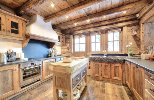 Demi-Quartier Ski Chalet | Ski-in/Ski-out Megeve luxury with jacuzzi & stunning views